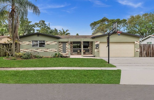 Cooper City Villa | Pool Heat I Firepit+BBQ I 75”TV I Foosbal I 581mbp