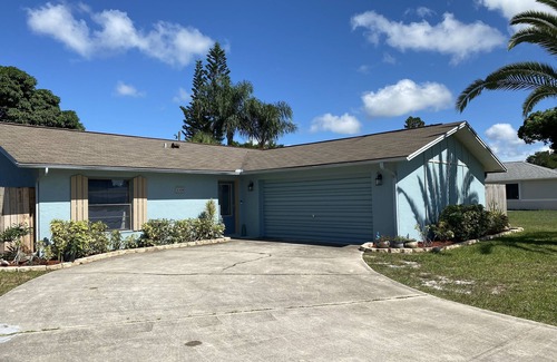 Interchange Square House | Pool home close to the beach