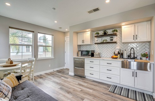 Brentwood Apartment | Pool & Hot Tub Access: Extended Stay in Brentwood!