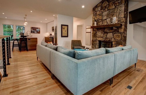 Hendersonville House | Pool 🏊‍♂️ Hot Tub 💦 Game Room 🎯 Family & Pet Friendly 🐾