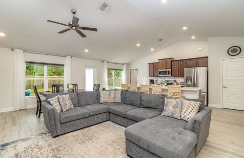 Port Malabar House | POOL & HOT TUB! Pet Friendly, King Beds, Melbourne Beach!