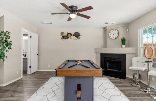 West San Antonio House | Pool Oasis by Seaworld 5 Bedrooms Game room