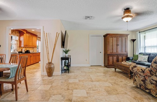 Lake Worth House | Pool Oasis on Golf Course! + Huge Backyard & Games