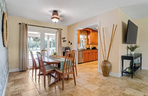Lake Worth House | Pool Oasis on Golf Course! + Huge Backyard & Games
