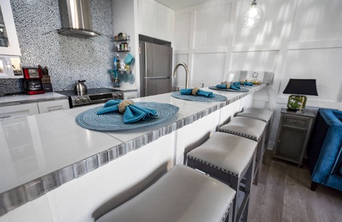 Galveston Condo | Pool & Ocean views! Fun Vibe! Dog Friendly