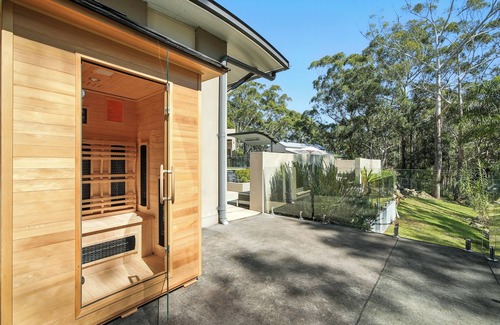 Mount Elliot House | Pool, Sauna and heated Spa (from Sep to May)