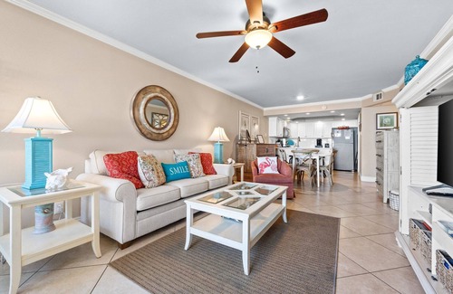 Holiday Beach Condo | Pool Side Beach Front Condo with Murphy Bed! PW110