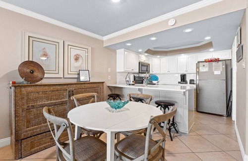 Holiday Beach Condo | Pool Side Beach Front Condo with Murphy Bed! PW110