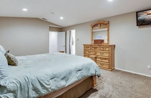 Jurupa Valley House | Pool-side Paradise 3BD| 2.5BA