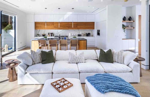 Venice House | Pool, spa, rooftop, back yard, gym, fire pit, games and more