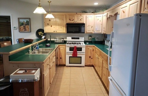 Hiawassee Cabin | Pool Table, 3 bed, 3 bath. Wrap Around Porch.Grill. Dogs Welcome