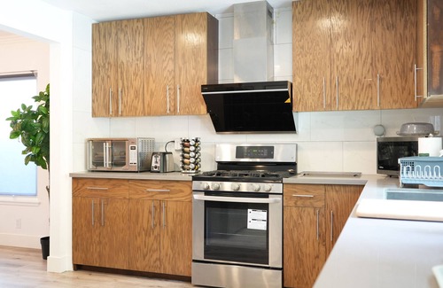 West Covina House | Pool Table & Nr Disneyland 4 Bedrooms 3.5 Baths