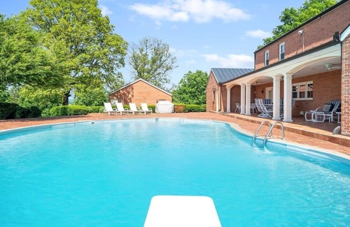 Somerset House | Pool, Tennis Court & Billiards! Oak Hill Property