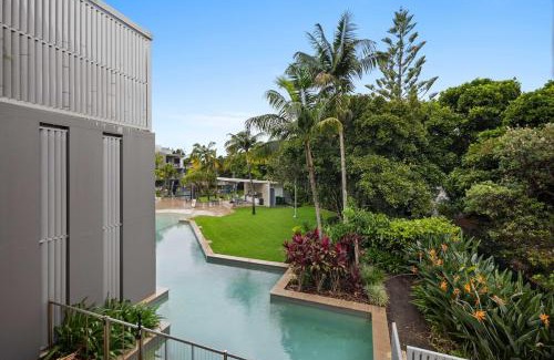 Casuarina Apartment | Pool View 3-Bedroom Oasis in Drift Resort