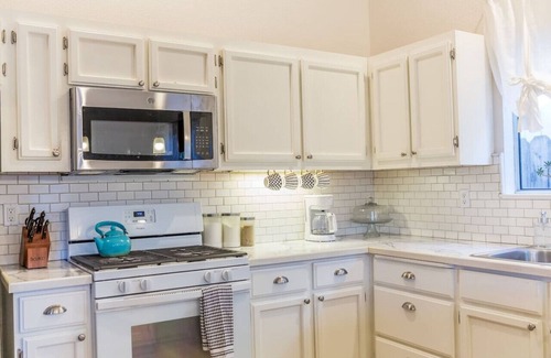 Columbia House | Pool w/opt. fence + 4BR + En Route to Lassen