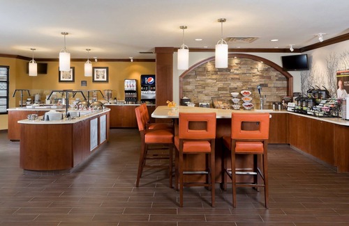 North Wales Condo | Pool & Whirlpool. Great King Suite!