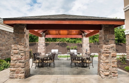 North Wales Condo | Pool & Whirlpool. Great King Suite!