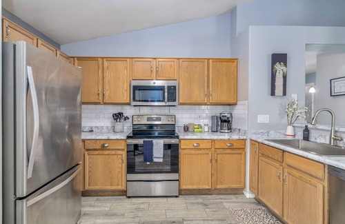 Springer Ranch House | Pool! Workout Room, Treadmill, Grill, Pet Friendly!