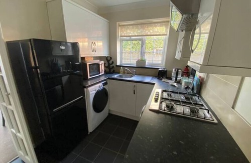 Poole House | Poole, Holes Bay Harbour Nature Reserve - 'Right' next to the water :-) Sleeps 3