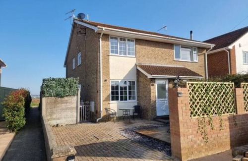 Poole House | Poole, Holes Bay Harbour Nature Reserve - 'Right' next to the water :-) Sleeps 3