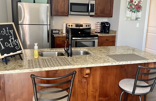 Oxford House | Poolside condo close to Ole Miss campus and Historic Oxford Square