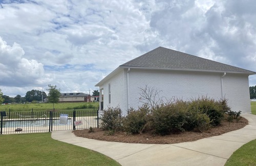 Oxford House | Poolside condo close to Ole Miss campus and Historic Oxford Square