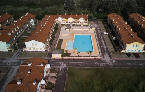 Rosapineta Apartment | Poolside escape in Rosolina-Beahost