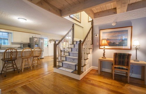 Helen Cabin | Poolside Escape - Luxurious Home w/Private Pool/Hot Tub & Game Room in Downtown