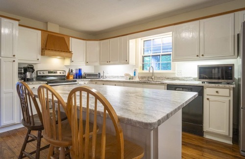 Helen Cabin | Poolside Escape - Luxurious Home w/Private Pool/Hot Tub & Game Room in Downtown