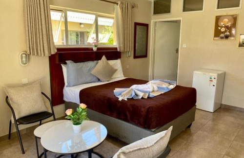 Harare Apartment | Poolside Executive Suite near Airport - 2322