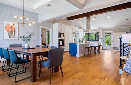 Dripping Springs Apartment | Poolside Fun! Outdoor Kitchen, Fire Pit, Treehouse
