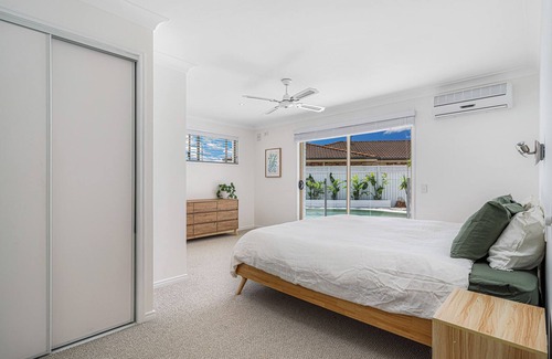 Currumbin Waters House | Poolside Luxe Living - Currumbin