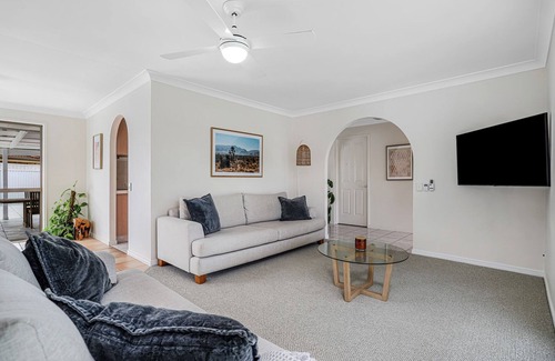 Currumbin Waters House | Poolside Luxe Living - Currumbin