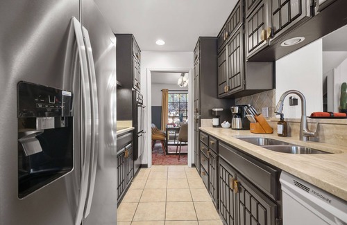 North San Antonio - SAT House | Poolside Pickleball Heated Pool Hot Tub Sleeps 20