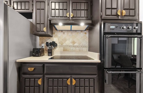North San Antonio - SAT House | Poolside Pickleball Heated Pool Hot Tub Sleeps 20