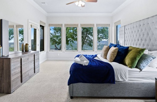 Westcliff House | Poolside Retreat | Fire Pit, Hot Tub, Game Room & Sleeps 14!