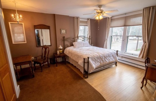 Helena Apartment | Pope House - Hist. Mansion - Wild(e), Green & Gold