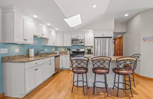 Popponesset House | Popponesset-3 Bedrooms, Sleeps 6, A/C and Private Beach