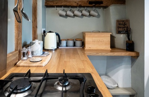 Clifford Chambers Cottage | Poppy Cottage - Cosy 2BD Home, Perfect For Family