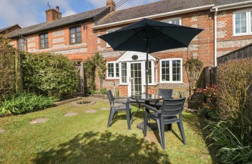 Charlton Marshall House | Poppy Cottage