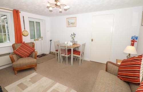 Charlton Marshall House | Poppy Cottage