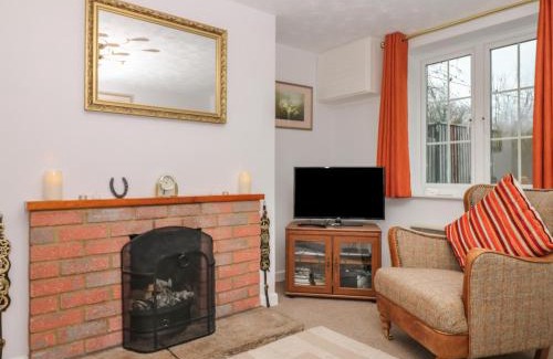 Charlton Marshall House | Poppy Cottage