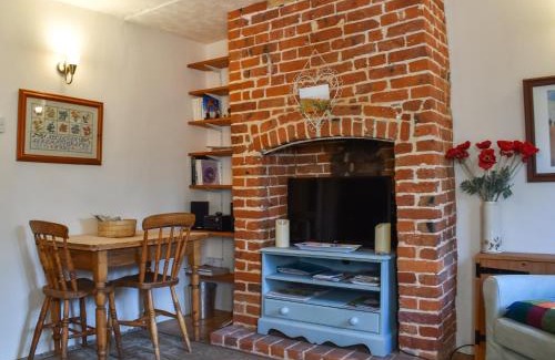 Halesworth House | Poppy Cottage