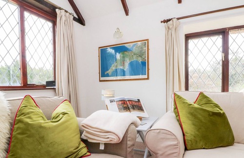 Tiverton Cottage | POPPY COTTAGE, pet friendly, character holiday cottage in Cadeleigh