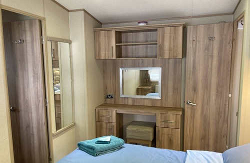 New Forest District House | Poppy's Charming lodge situated on Oakdene forest park.