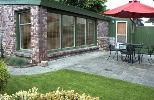 Alki House | Popular Alki Beach Seattle Vacation House, Walk to Restaurants