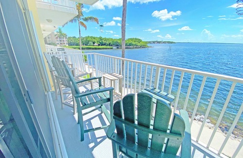 Tavernier House | POPULAR BAYFRONT Townhouse Futura Yacht Club, Pool, Dockage