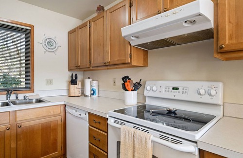 Port Ludlow Condo | Port Ludlow Resort condo with scenic views, pools, tennis, & covered patio