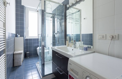Porta Tenaglia Apartment | Porta Volta Bright and Roomy Flat