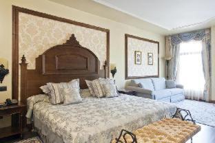Salou Hotel | PortAventura Hotel Lucy's Mansion - Includes unlimited access & Express wristband to PortAventura Park & Ferrari Land